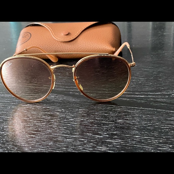 ❌SOLD❌ Rose Gold Ray-bans - Picture 4 of 5